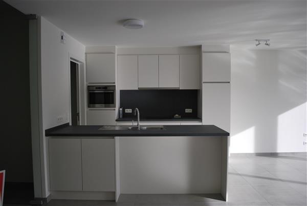 Gelijkvloers nieuwbouw appartement met 3 slaapkamers en tuin te huur in Nieuwkerken-Waas