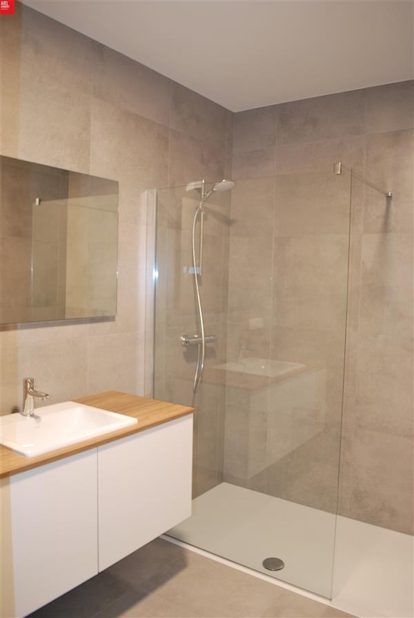 Modern nieuwbouw appartement met lift en terras te huur in Nieuwkerken-Waas