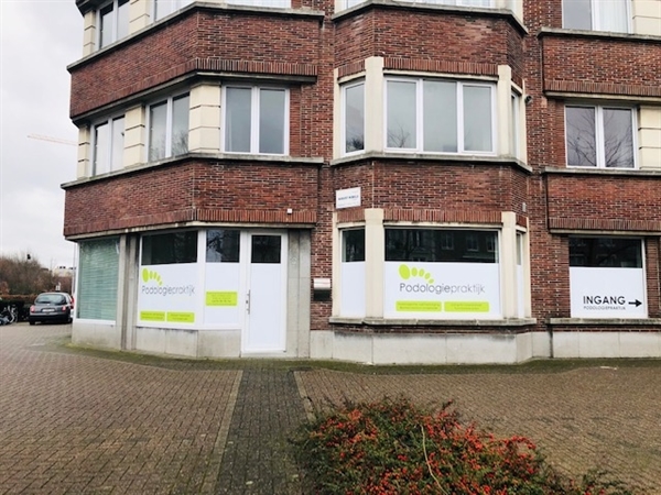 Goed gelegen kantoor/praktijkruimte te huur in Sint-Niklaas