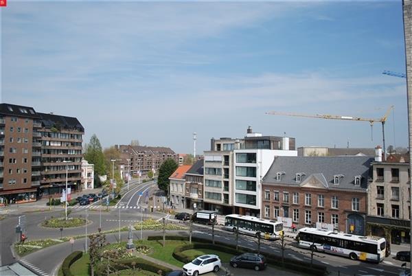 Mooi nieuwbouwappartement op toplocatie te huur in Sint-Niklaas, aan de Grote Markt
