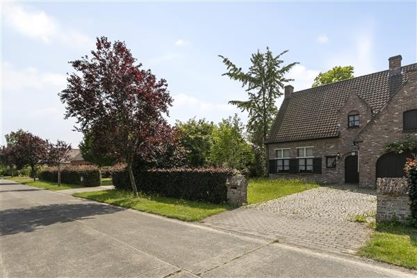 Vrijstaande woning in groene omgeving, vlakbij centrum De Pinte