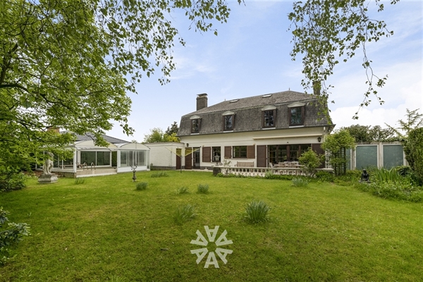 Ruime rustig gelegen Franse villa met grote tuin