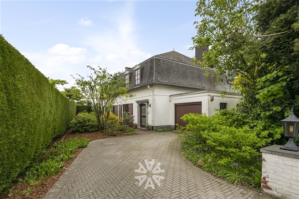 Ruime rustig gelegen Franse villa met grote tuin