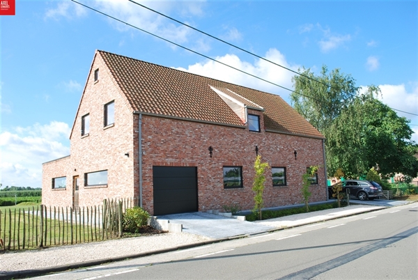Landelijke gelegen woning met 4 slaapkamers, garage en grote tuin te huur in Sint-Gillis-Waas