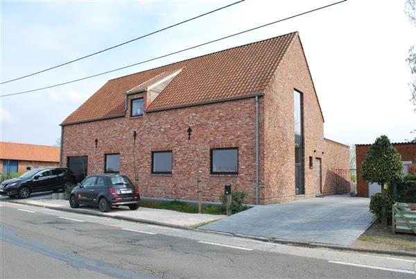 Landelijke gelegen woning met 4 slaapkamers, garage en grote tuin te huur in Sint-Gillis-Waas