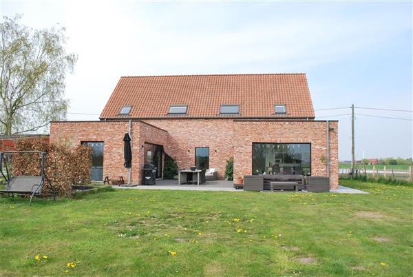 Landelijke gelegen woning met 4 slaapkamers, garage en grote tuin te huur in Sint-Gillis-Waas