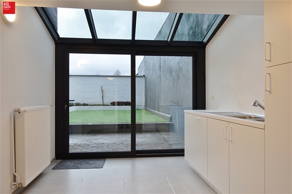 Vernieuwd gelijkvloers appartement te huur in Gent