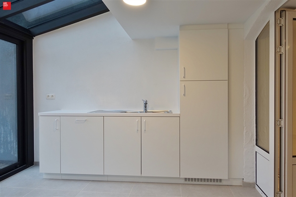 Vernieuwd gelijkvloers appartement te huur in Gent