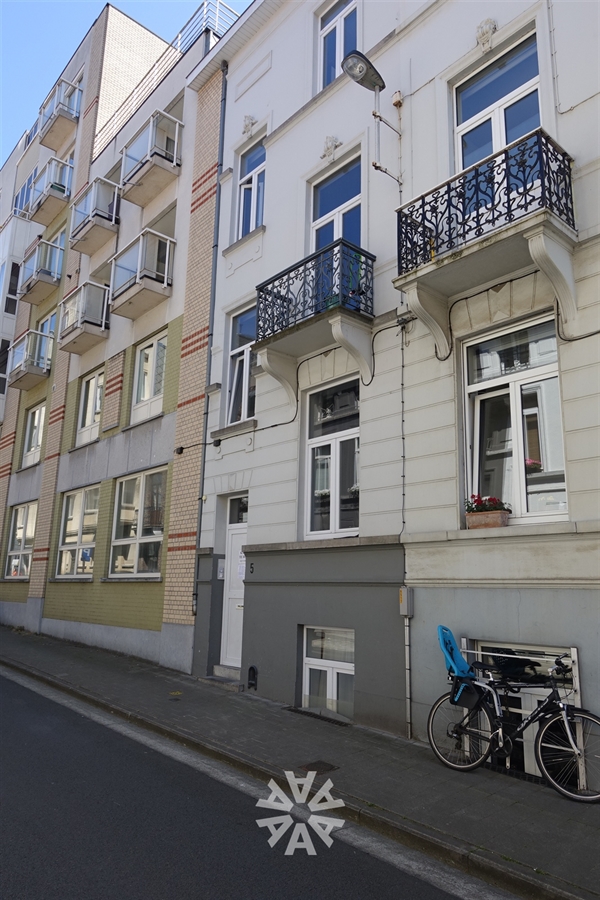 Opbrengsteigendom met studentenkamers valkbij Gent Sint-Pietersstation
