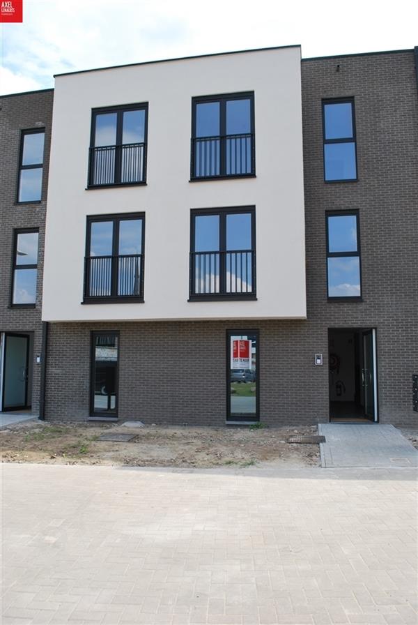 Modern gelijkvloers nieuwbouwappartement met groot zonneterras te huur in Sint-Niklaas