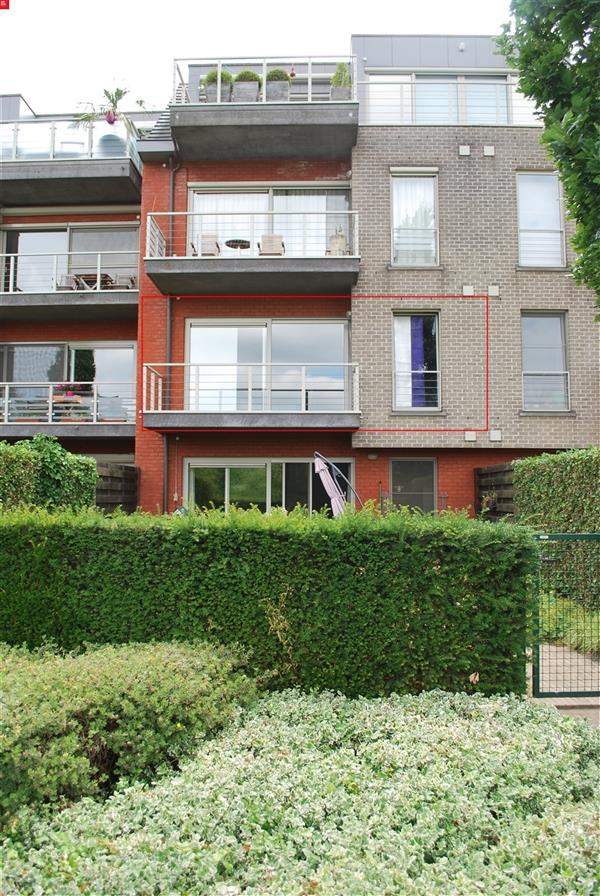 Goed gelegen appartement met terras en gemeenschappelijke tuin te huur te Sint-Niklaas