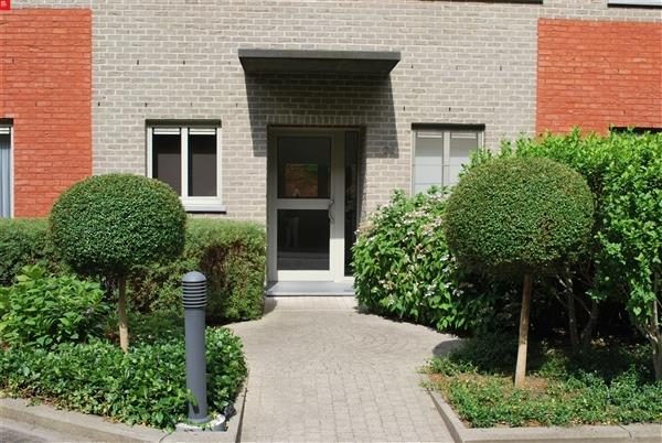 Goed gelegen appartement met terras en gemeenschappelijke tuin te huur te Sint-Niklaas