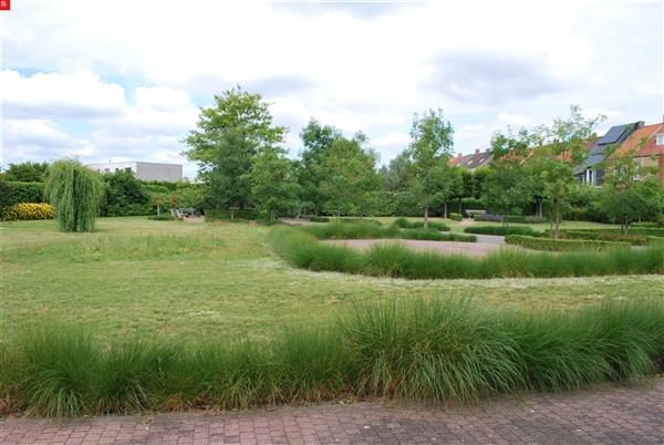 Goed gelegen appartement met terras en gemeenschappelijke tuin te huur te Sint-Niklaas
