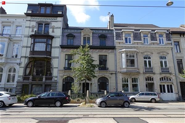 Gerenoveerd appartement met koertje op wandelafstand van Sint-Pieterstation