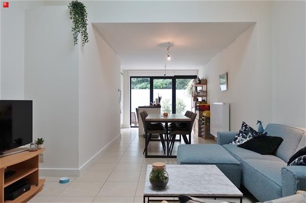 Gerenoveerd appartement met koertje op wandelafstand van Sint-Pieterstation
