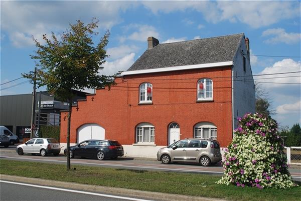 Volledig te renoveren woning (met mogelijkheid tot project) te koop in Destelbergen