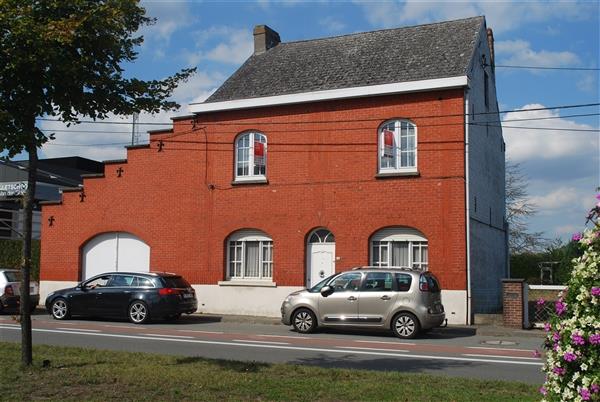 Volledig te renoveren woning (met mogelijkheid tot project) te koop in Destelbergen