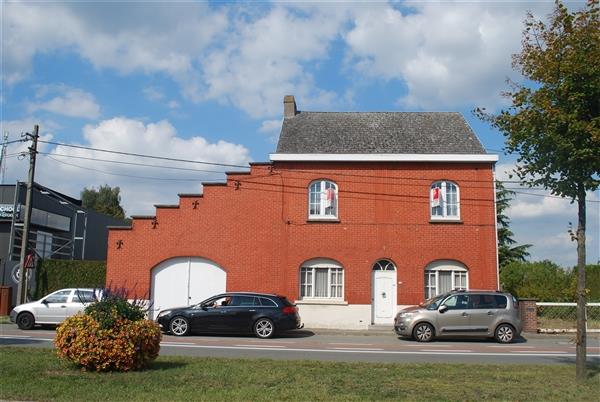 Volledig te renoveren woning (met mogelijkheid tot project) te koop in Destelbergen
