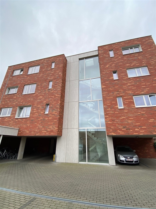 Ruim appartement met autostaanplaats te huur in Sint-Niklaas nabij centrum