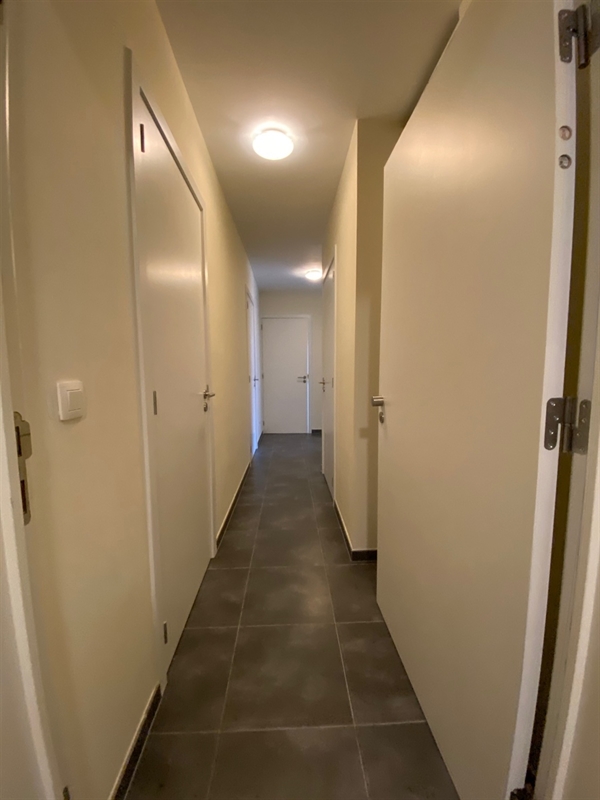 Ruim appartement met autostaanplaats te huur in Sint-Niklaas nabij centrum