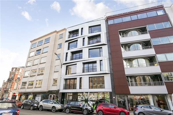 Luxueus 2 slaapkamer appartement gelegen op het Francois Laurentplein