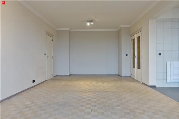 Ruim één slaapkamer appartement met ondergrondse parkeerplaats te huur in Gent