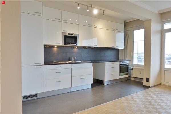 Ruim één slaapkamer appartement met ondergrondse parkeerplaats te huur in Gent