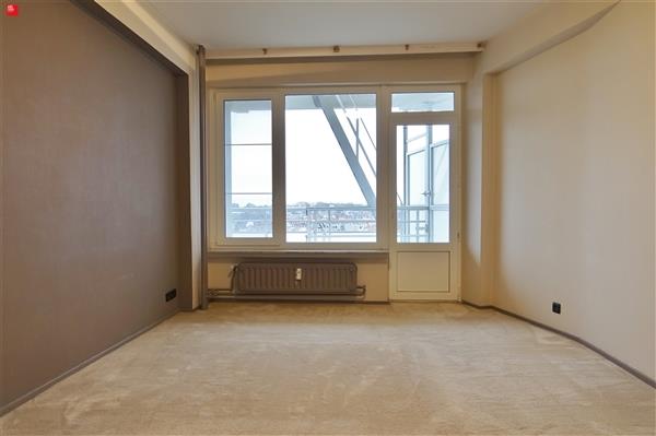 Ruim één slaapkamer appartement met ondergrondse parkeerplaats te huur in Gent