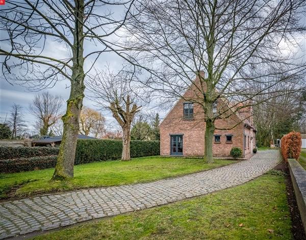 Prachtig gelegen open bebouwing met grote tuin te Sint Pauwels