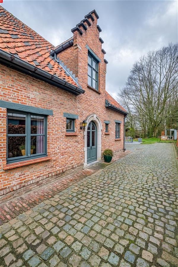 Prachtig gelegen open bebouwing met grote tuin te Sint Pauwels
