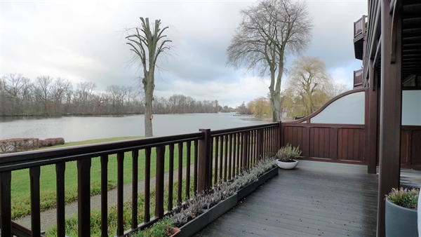 Luxueus appartement met zicht op het donkmeer