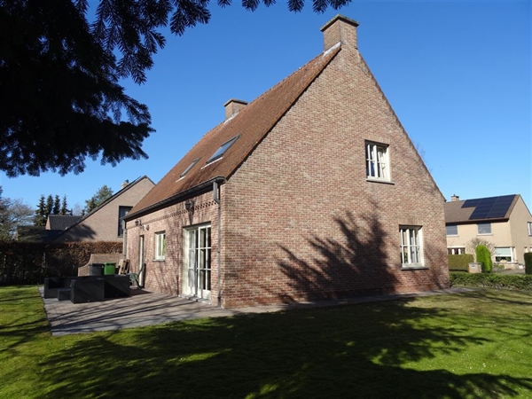 Vrijstaande woning met tuin te huur in oostakker