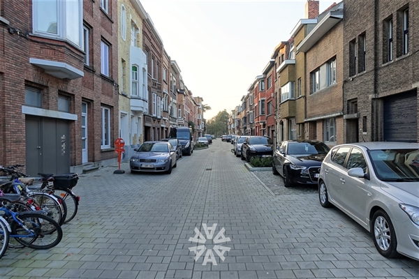 Te koop opbrengsteigendom/meergezinswoning vlakbij Gent-Sint-Pietersstation Gent
