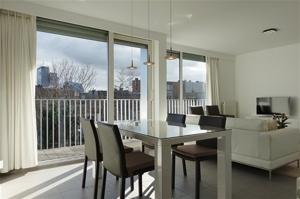 Gemeubeld hedendaags appartement met terras te huur in Gent