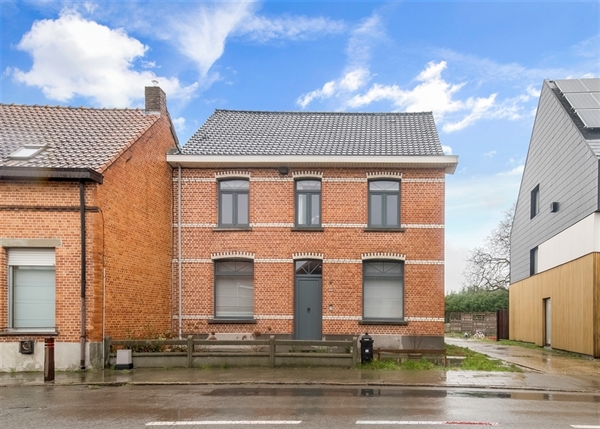 Zeer charmante gerenoveerde woning met grote tuin in Beveren