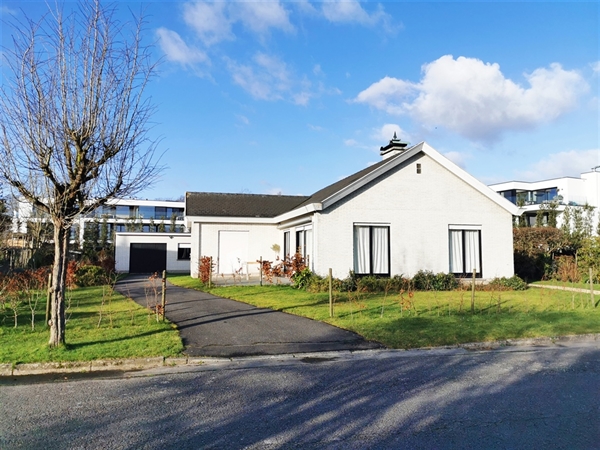Woning met 2 slpk, tuin en garage te huur in Destelbergen