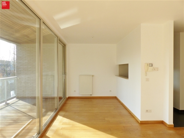 Lichtrijk appartement met garage te huur in De Pinte