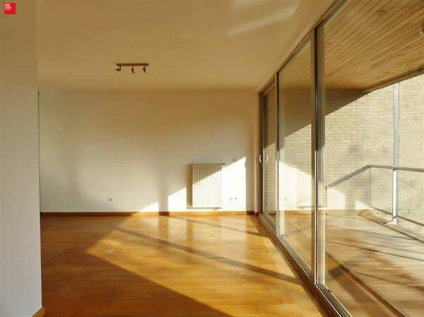 Lichtrijk appartement met garage te huur in De Pinte
