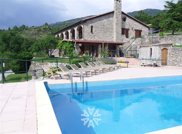 Prachtige provençaalse villa met zwembad