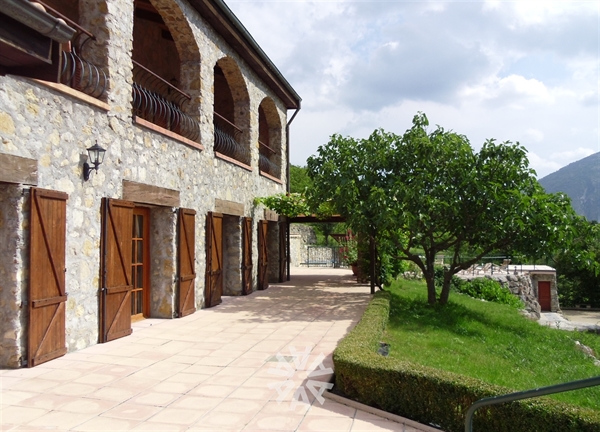 Prachtige provençaalse villa met zwembad