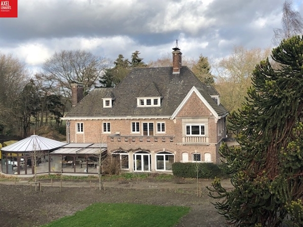 Statige villa met parktuin rand Sint Niklaas.