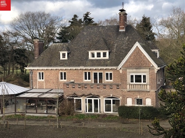 Statige villa met parktuin rand Sint Niklaas.