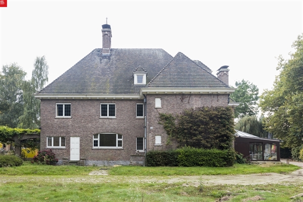 Statige villa met parktuin rand Sint Niklaas.