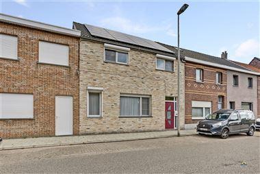 Ruime gezinswoning met 4 slaapkamers, gelegen in het centrum van Essen, op een perceel van ca. 1.195m².
Deze woning is voorzien van een gezellige le...
