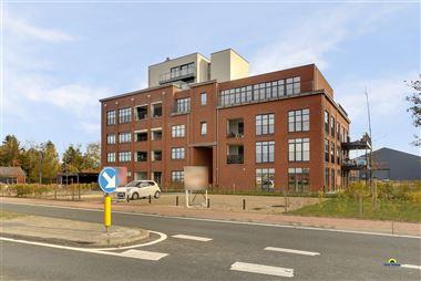 Geweldig ruim appartement op de derde verdieping in residentie 'Zilverhoek'! (ca 202m²) Dit appartement is voorzien van 3 slaapkamers, een badkamer i...