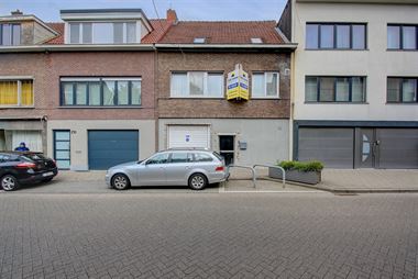 TE KOOP - Hoboken - op te frissen woning met 4/5 slaapkamers, 2 inpandige autostaanplaatsen en grote tuin.
Gunstig EPC kengetal van 225 kWh (m² jaa...