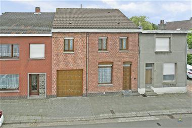 Ruime gezinswoning, centraal gelegen te Essen-Heikant, op een perceel van ca. 870m². Deze woning is ingericht met een gezellige leefruimte, een volle...