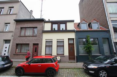 Supergezellige en authentieke woning met 2 tot 3 slaapkamers en een grote stadstuin van ca 75 m²! Gelegen in een rustige enkelrichtingstraat met tal ...