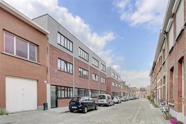 Dit fraaie nieuwbouwproject bestaat uit 6 woningen en 7 appartementen gelegen in een groen kader op een rustige locatie te Hoboken. Fakkelhof voorziet...