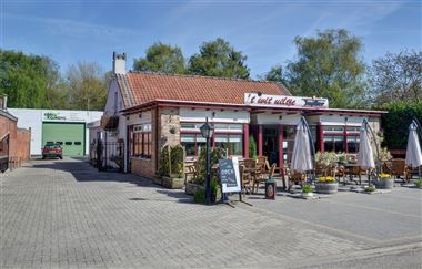 Mooi verzorgd restaurant "t wit uiltje" met instapklare woonst boven de zaak. DIT RESTAURANT BLIJFT TOT VERKOOP/VERHUUR VOLLEDIG IN BEDRIJF. Het resta...